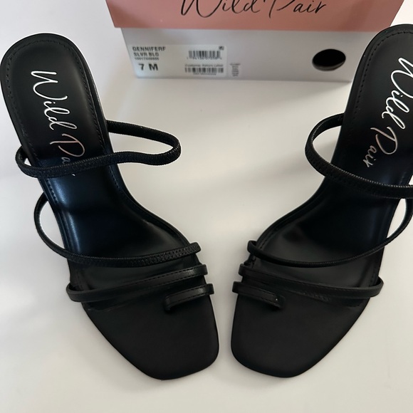 Wild Pair Elegant Black Strappy Heels - Picture 1 of 4